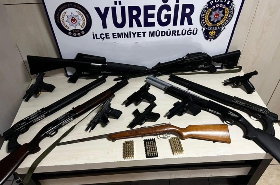 Adana’da polis ekipleri asayiş uygulamalarında 13 ruhsatsız silah ele geçirdi