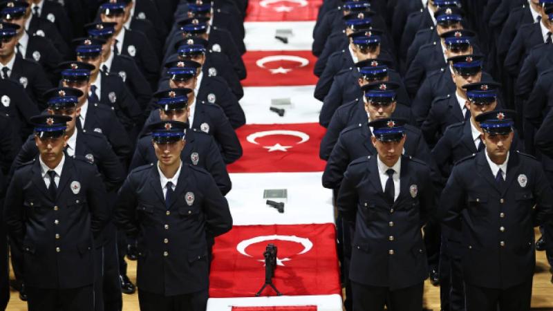 Adana'da eğitimini tamamlayan 750 polis adayı yemin etti