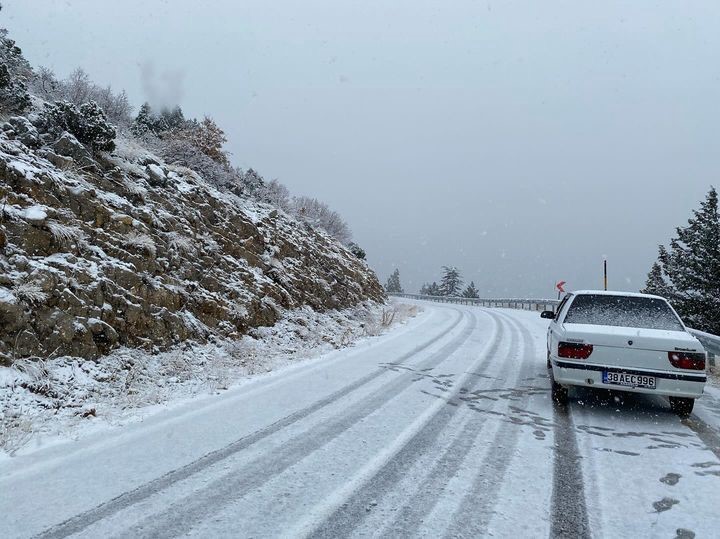 Adana’nın yüksek kesimlerine kar yağdı