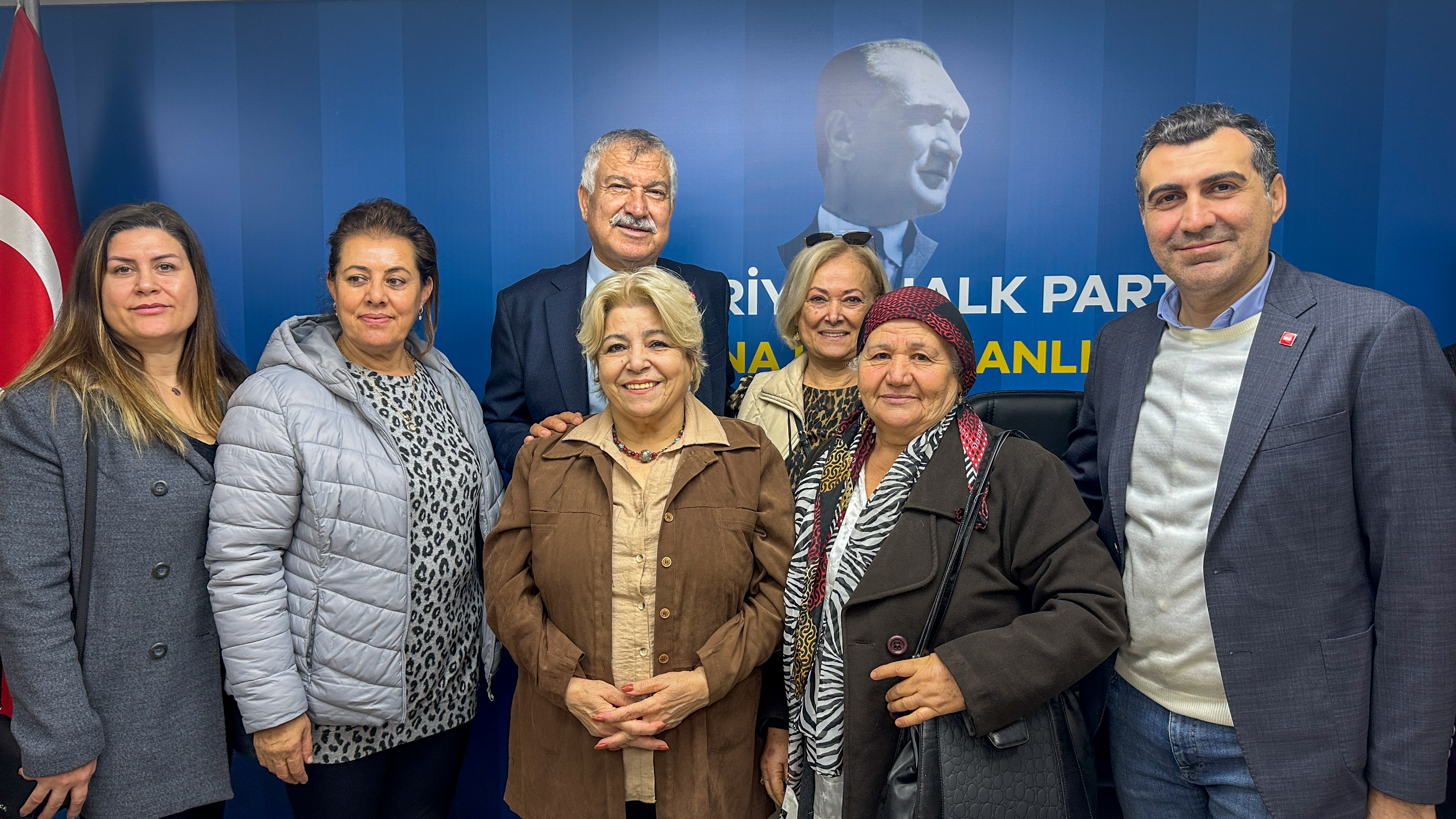 Adana'da 200 İYİ Partili kadın CHP'ye katıldı