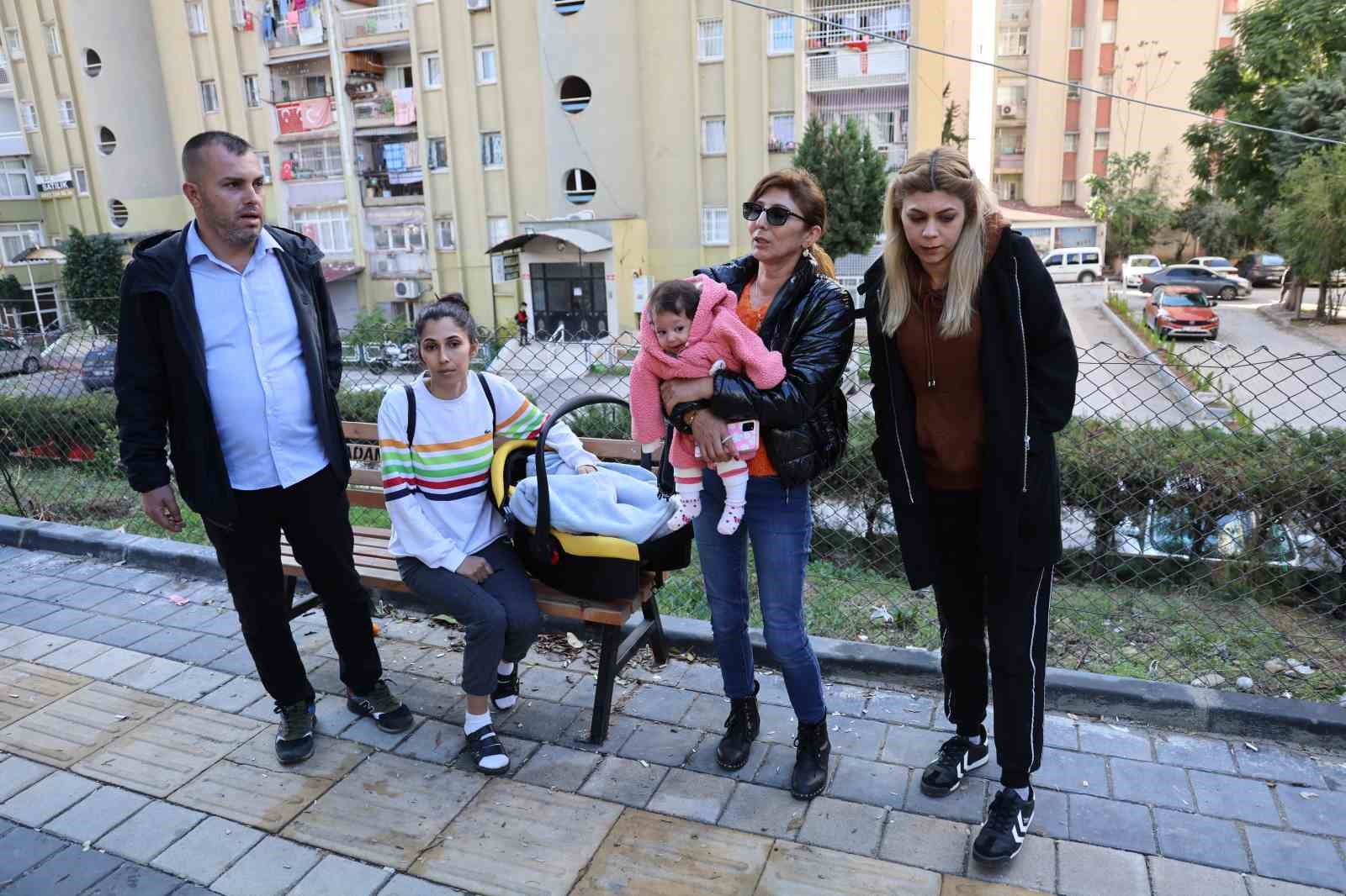 ‘Oğlum kenardan git’ dedi, 5 yerinden bıçaklandı