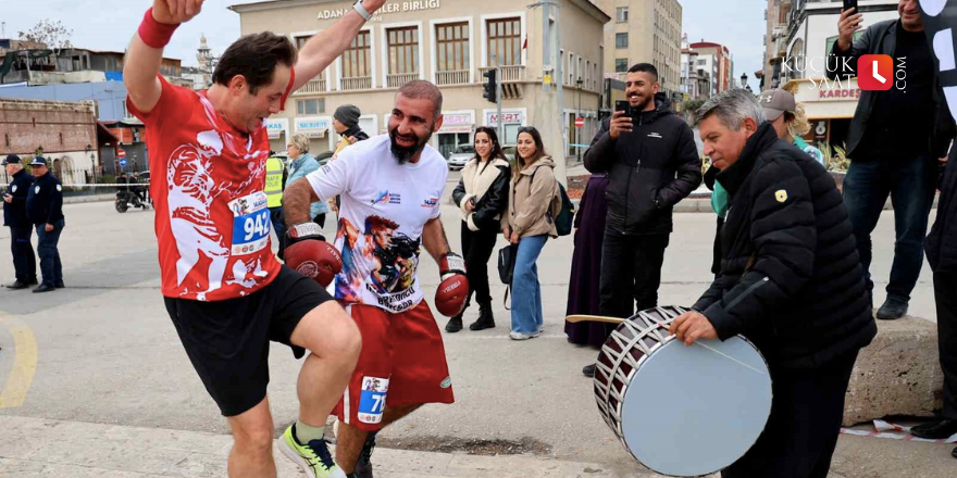 Tarihin içinde maraton koşusu renkli görüntülere sahne oldu