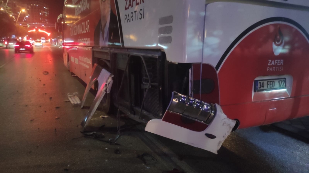 Ümit Özdağ: Adana'da Zafer Partisi otobüsüne bilinçli olarak çarptılar