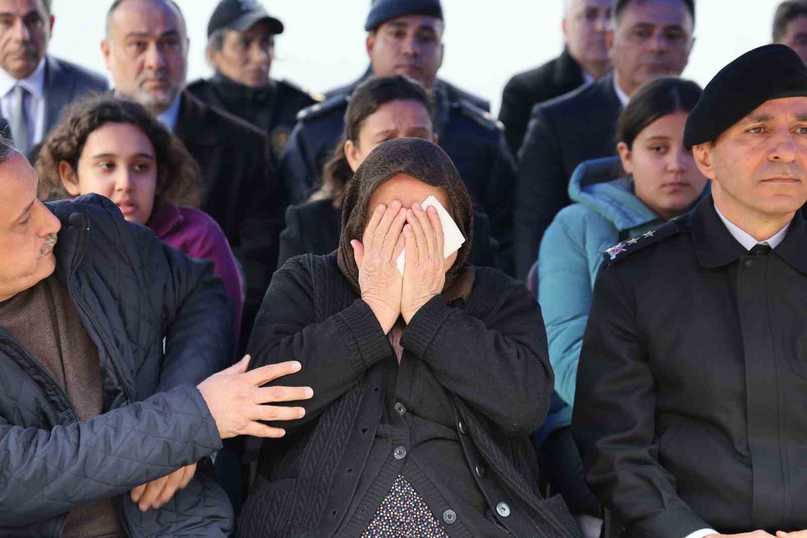 Şehidin ismi polis merkezine verildi, annesi gözyaşlarına boğuldu