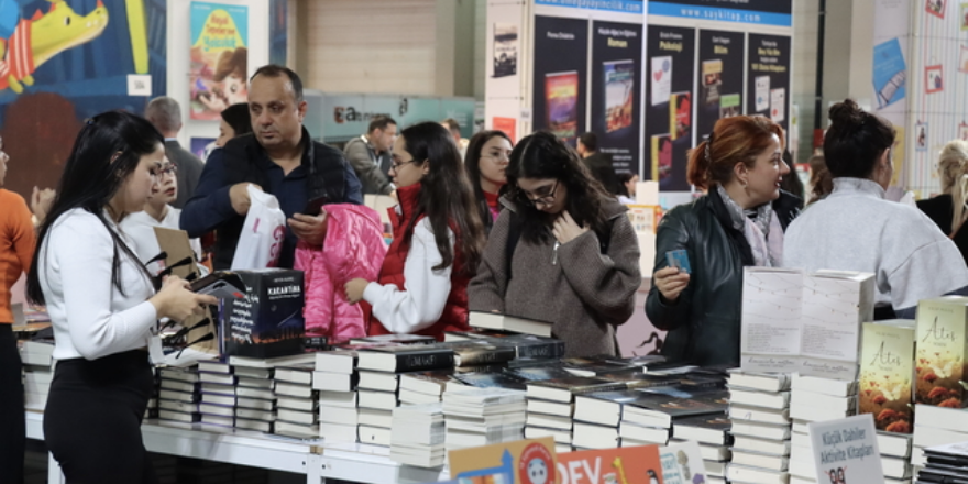 Adana'da "Çukurova 16. Kitap Fuarı"na katılan yayınevleri okurların ilgisinden memnun