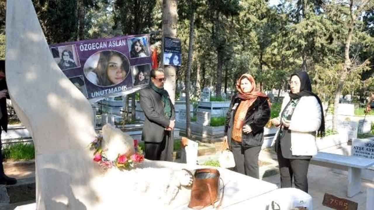 Mezarı başında anıldı: Özgecan Aslan'sız 9. yıl