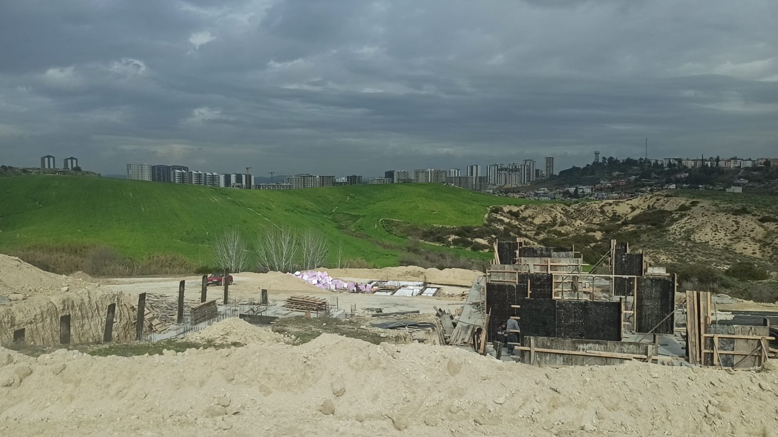 Bu inşaatın tabelası neden yok?