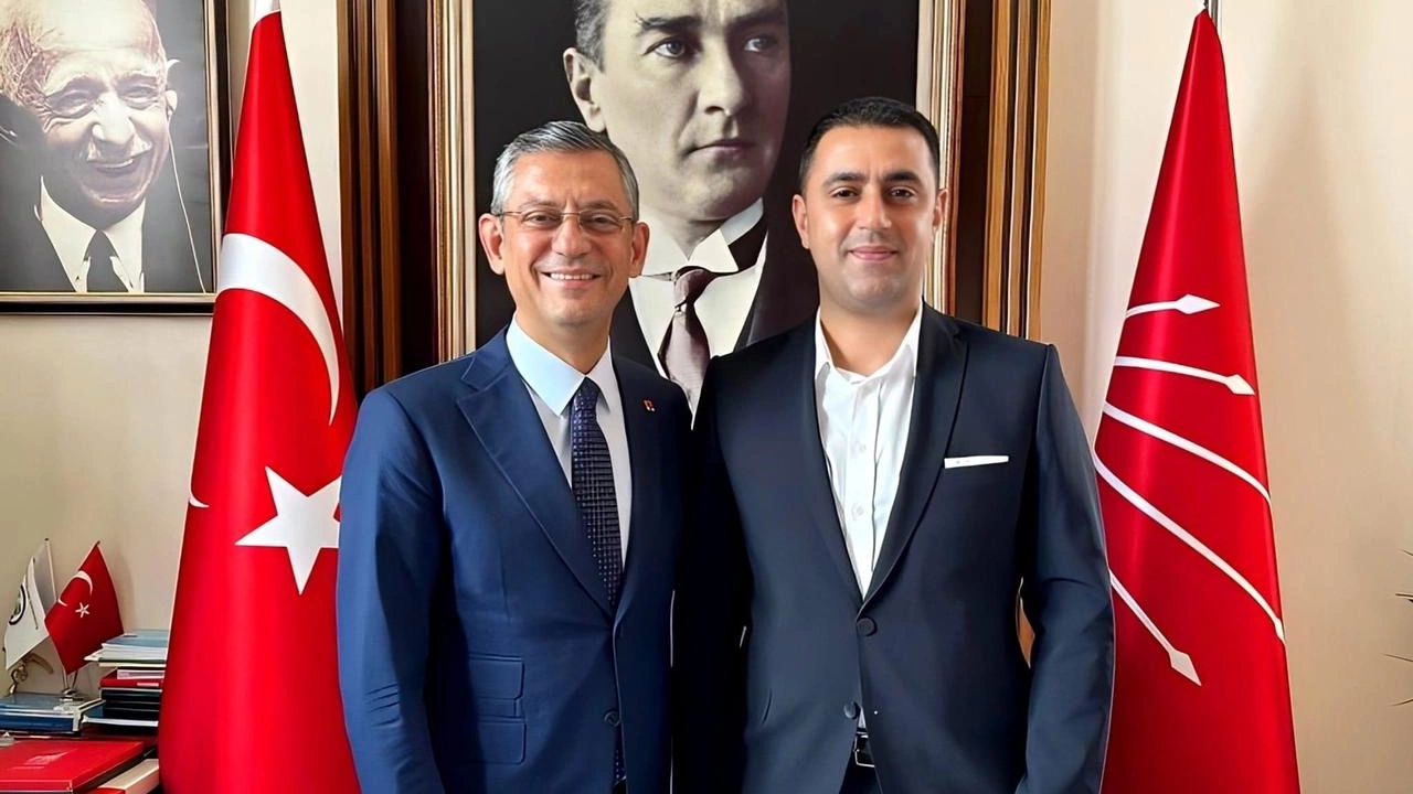 CHP Çukurova Belediye Başkan Adayı Emrah Kozay kimdir?