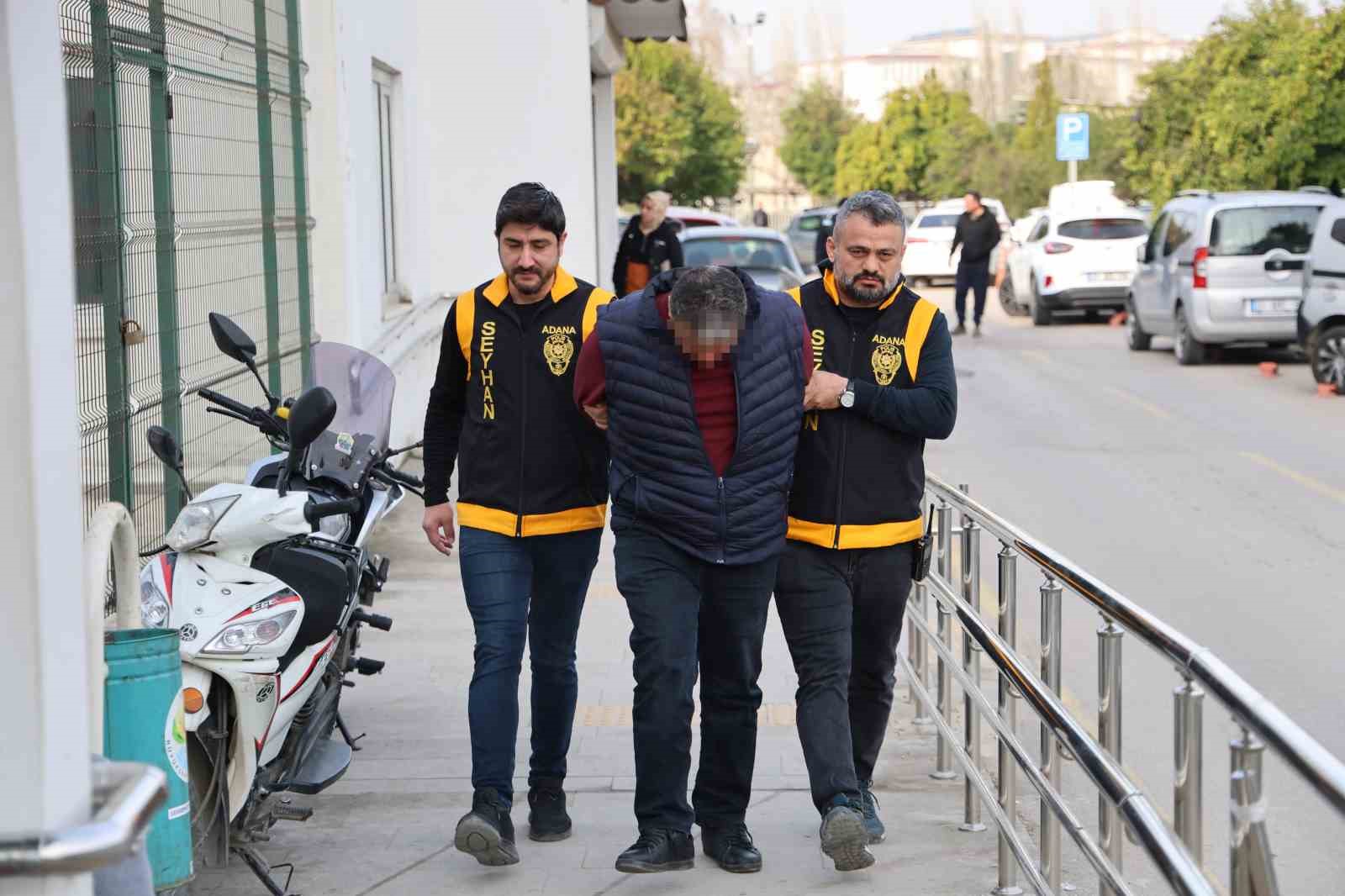 Polisin operasyon yaptığı evden uzun namlulu silah ve tabancalar çıktı