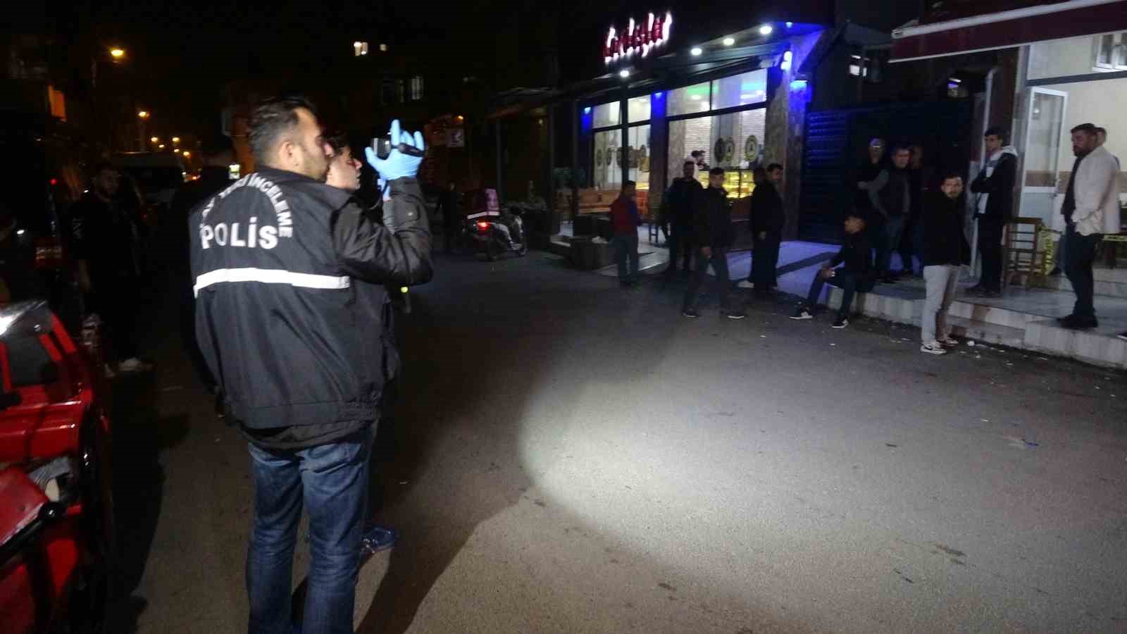 Adana’da kahvehaneye silahlı saldırı: 2 kişi yaralandı