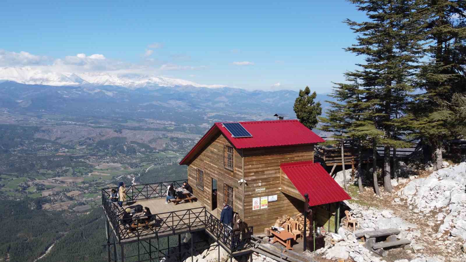 Aladağ’da bahar havası doğa tutkunlarını zirveye taşıdı