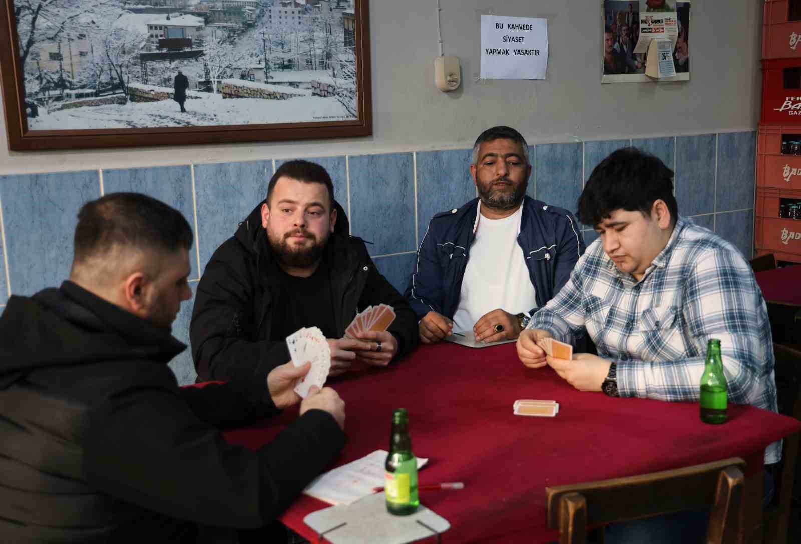 Adana'da ’siyaset’ konuşmanın yasak olduğu kahvehane...