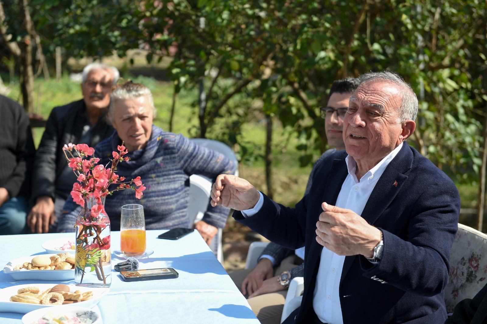 Başkan Akay ev ziyaretlerini sürdürüyor