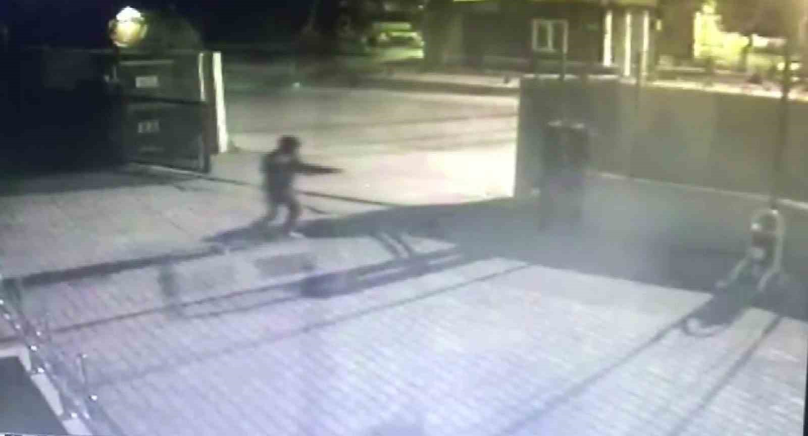 Adana'da karakola pompalı tüfekle saldırı kamerada