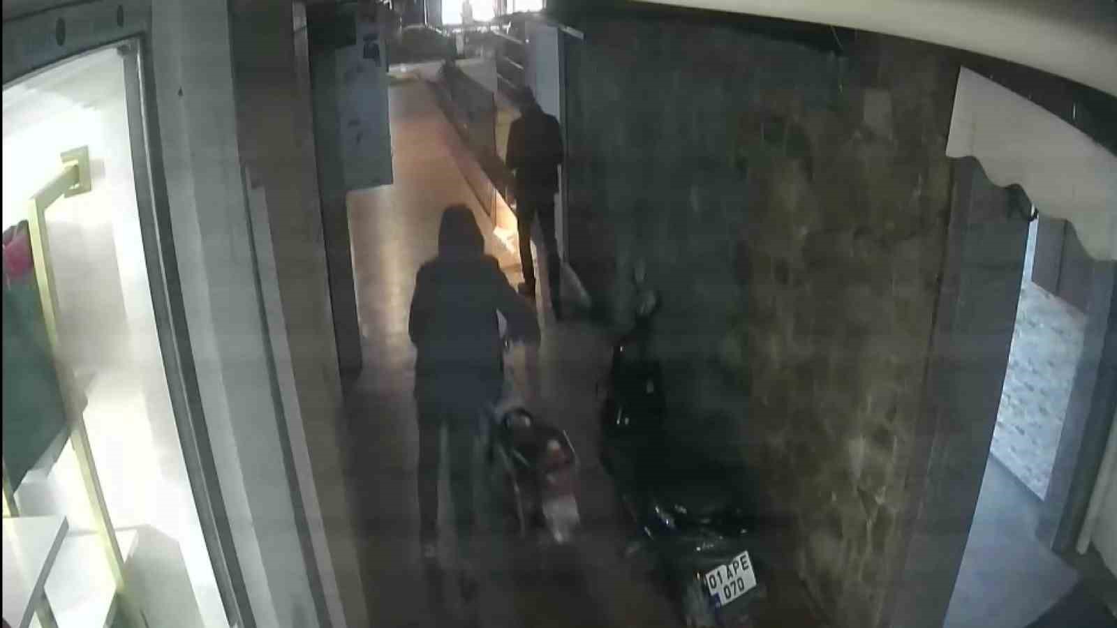 Adana’da motosiklet hırsızı polisten kaçamadı