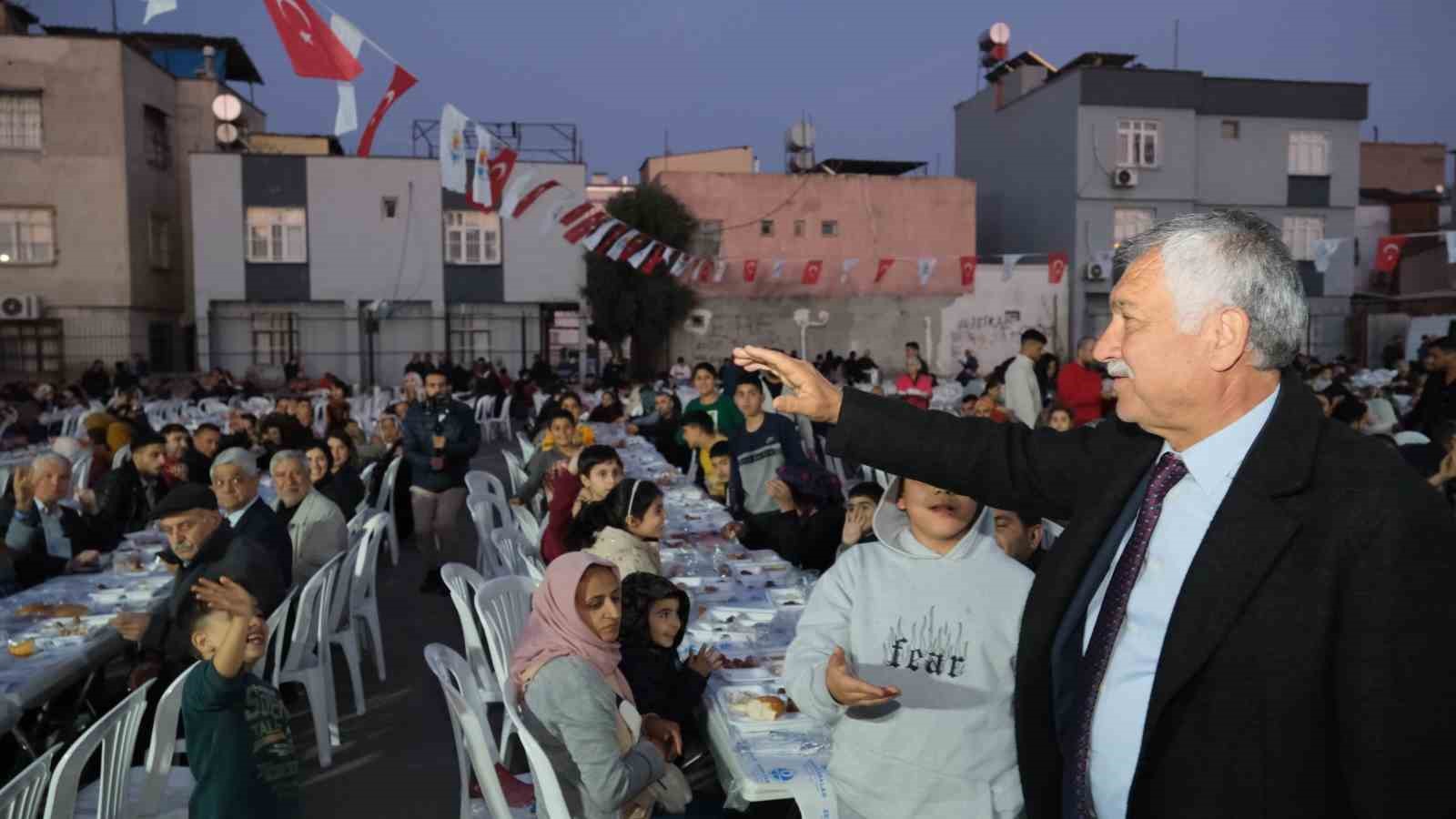 Büyükşehir her gün bir mahallede iftar sofrası kuruyor