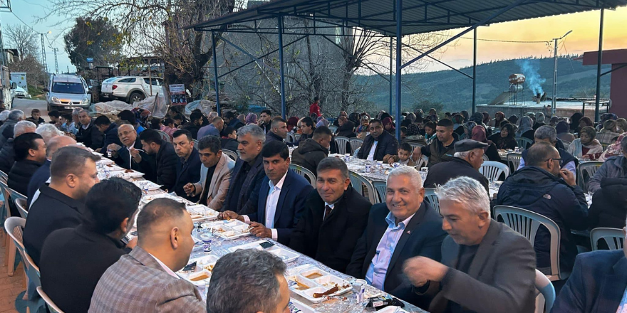Cumhur İttifakı Karaisalı'da Bekir Şimşek için gündüz sahada, akşam iftar sofralarında
