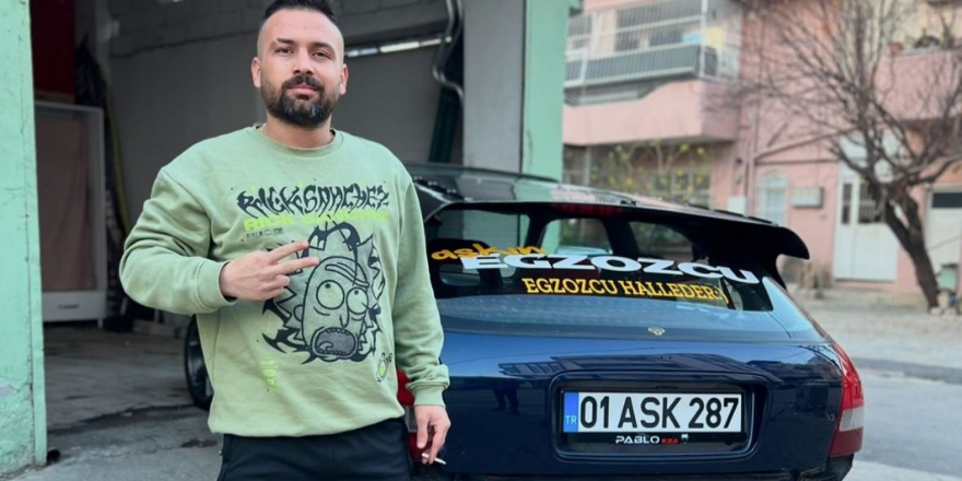 Adana'da otomobil kamyona çarptı: Modifiye egzozcusu hayatını kaybetti