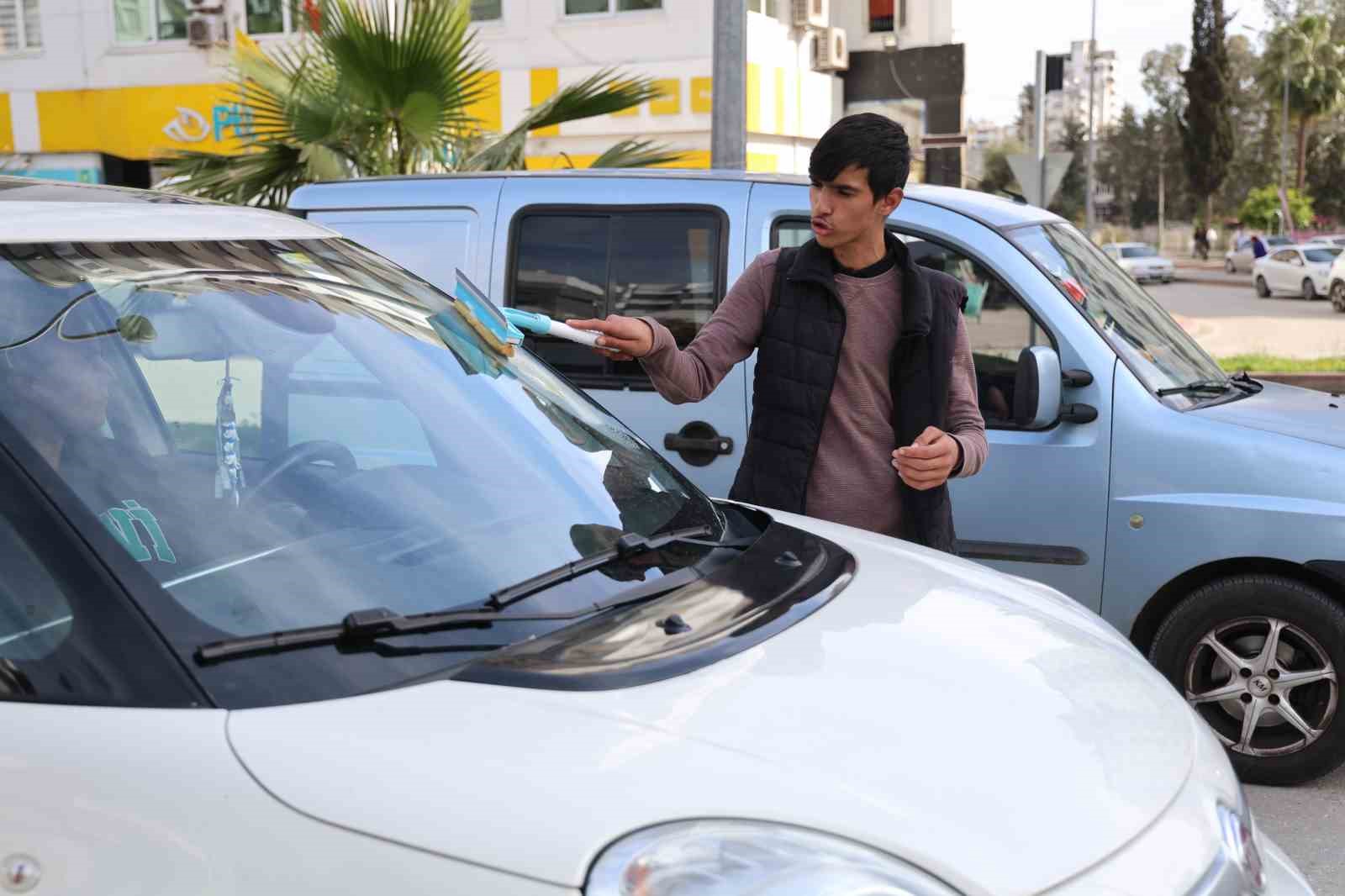 Cam silen genç: "Çocuklarıma da bu işi yaptıracağım"