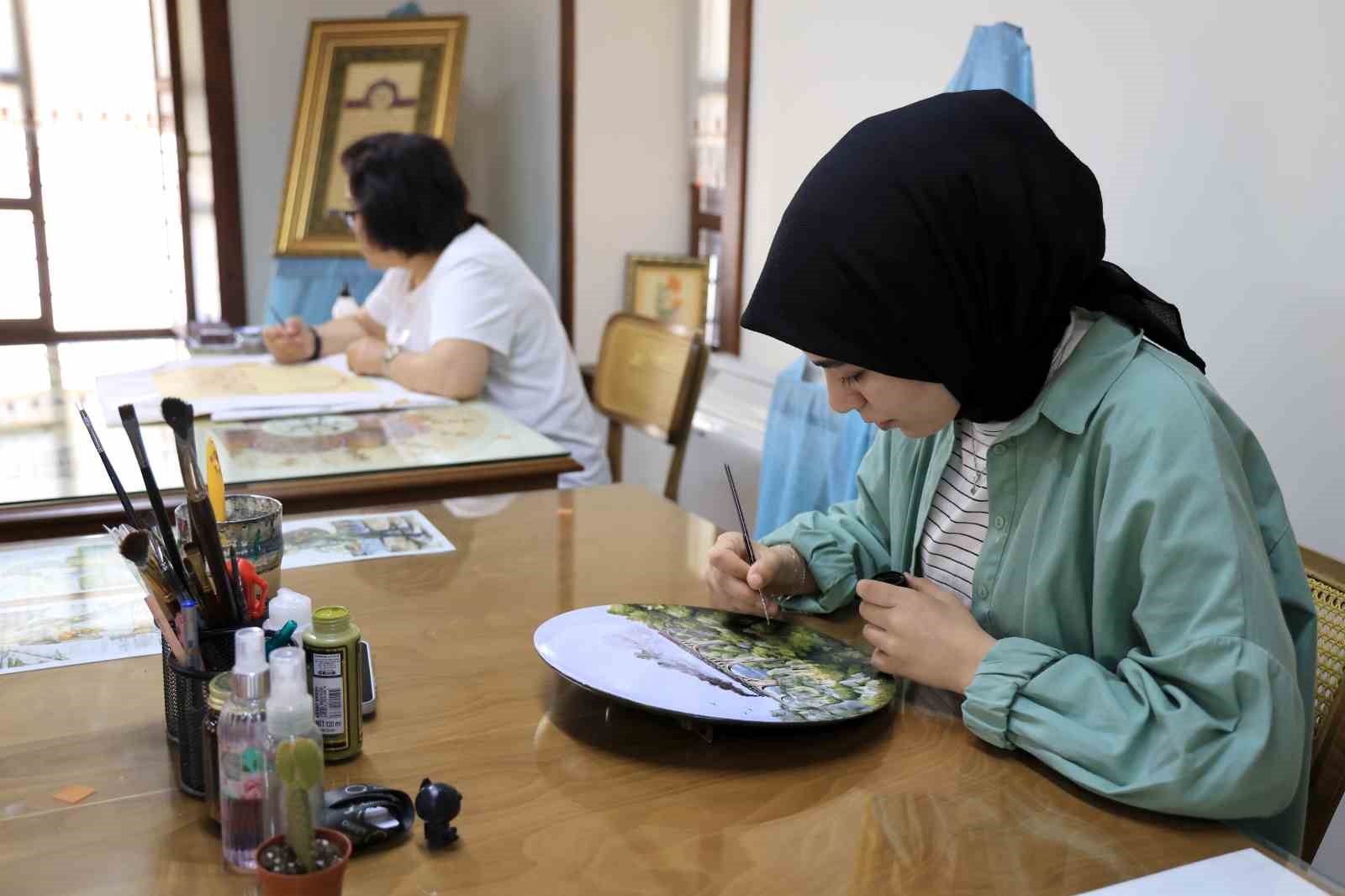 Unutulmaya yüz tutmuş sanat dallarından oluşan eserler gün yüzüne çıkıyor