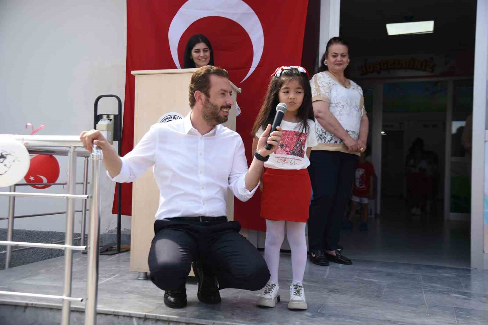 Başkan Kadir Aydar, 23 Nisan’ı çocuklarla beraber geçirdi