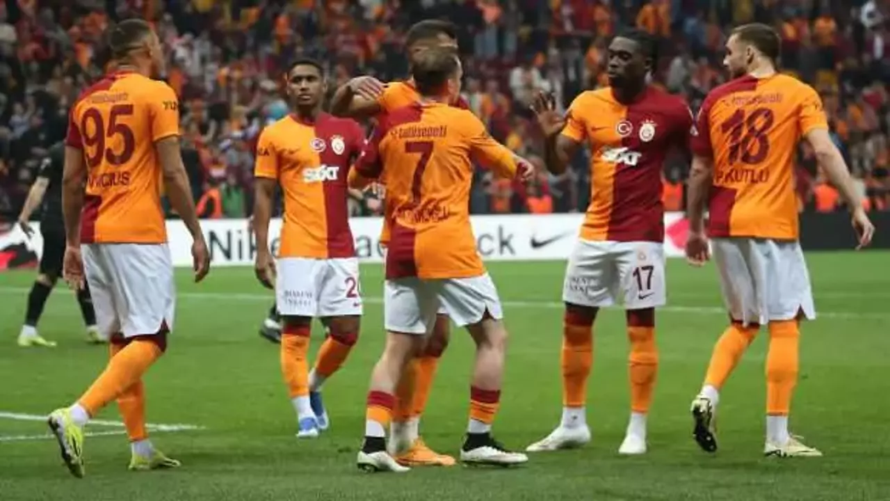 Galatasaray'da sürpriz eksik! Yıldız isim Adana'ya getirilmedi