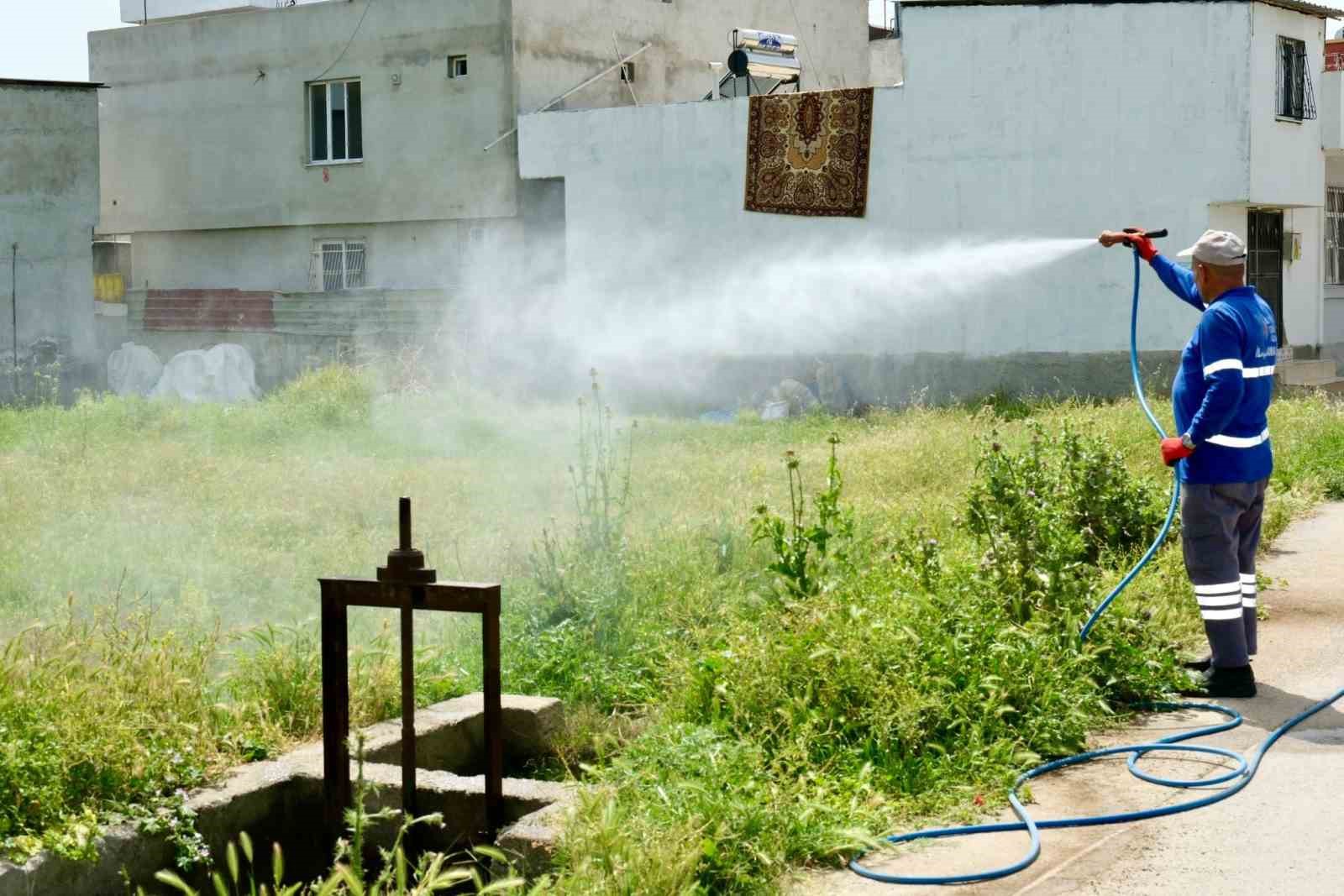 Büyükşehir; 450 personel, 100 araç ile haşereyle mücadele ediyor