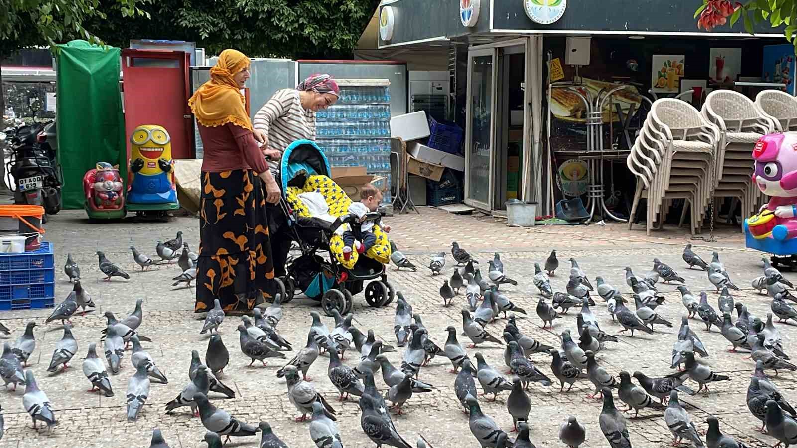 Binlerce kuşun bulunduğu Atatürk Parkı çocuklu ailelerin vazgeçilmezi oldu