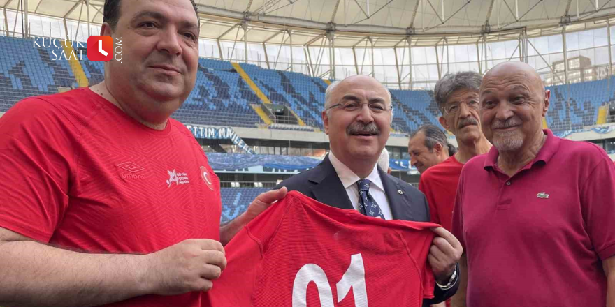 Adana’da spor basını, il protokolü ile gösteri maçında karşılaştı