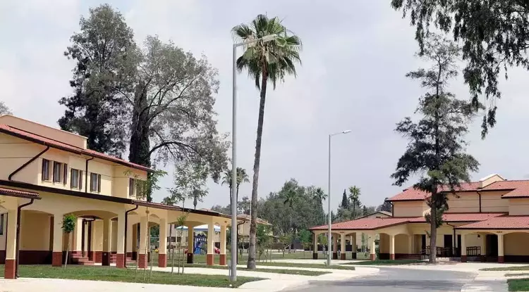 Adana'daki küçük Amerika! Kendilerine ait okul, market hatta ibadethaneleri bile var