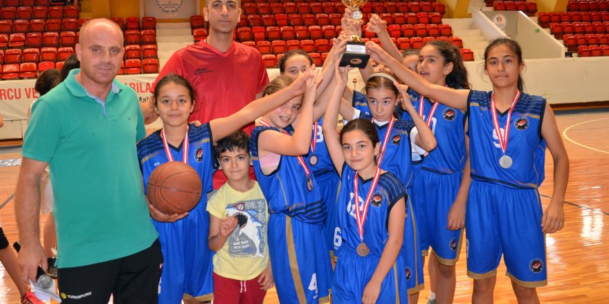 Şehit Halit Yaşar Mine Ortaokulu şampiyon