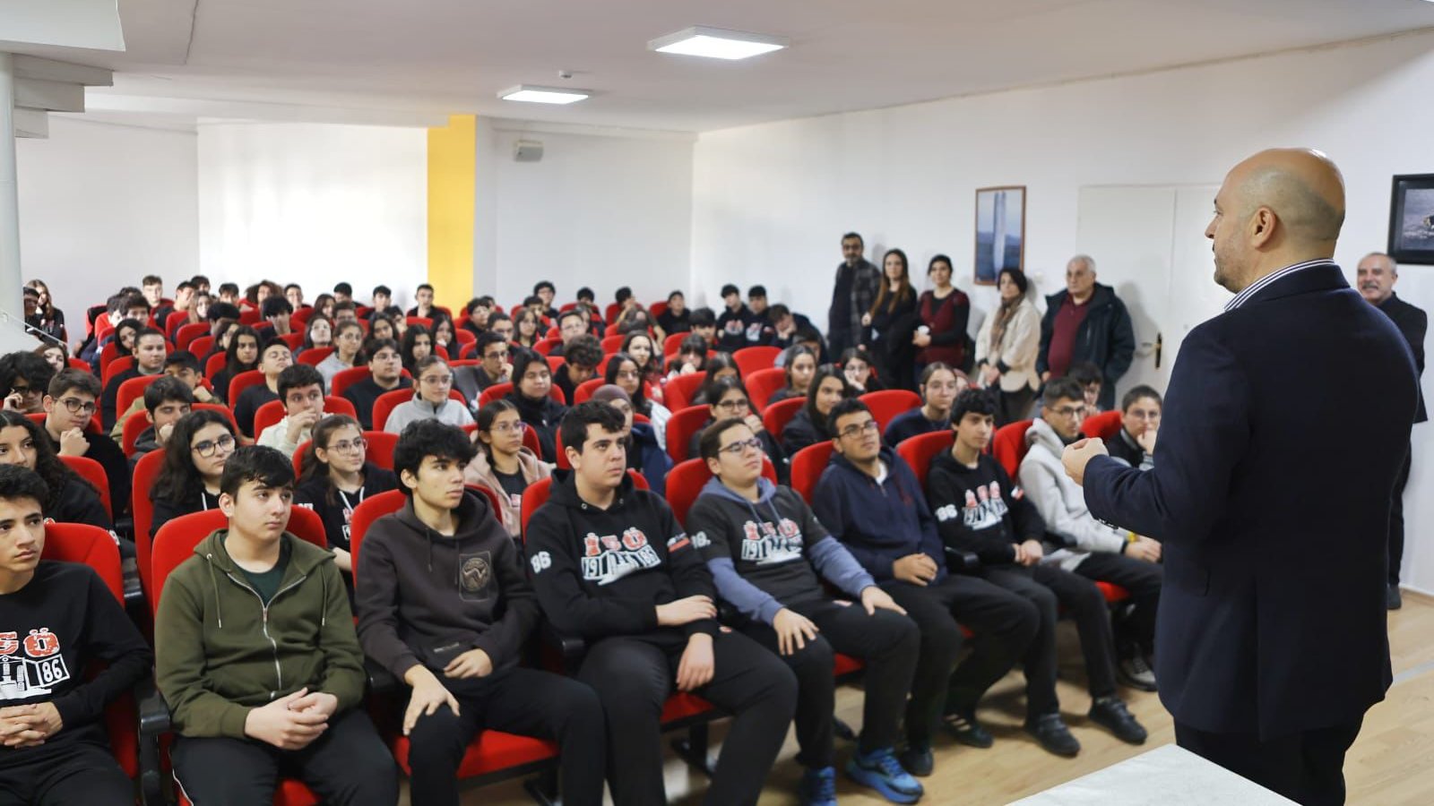 Nacar: Gençlerimizi çok önemsiyoruz