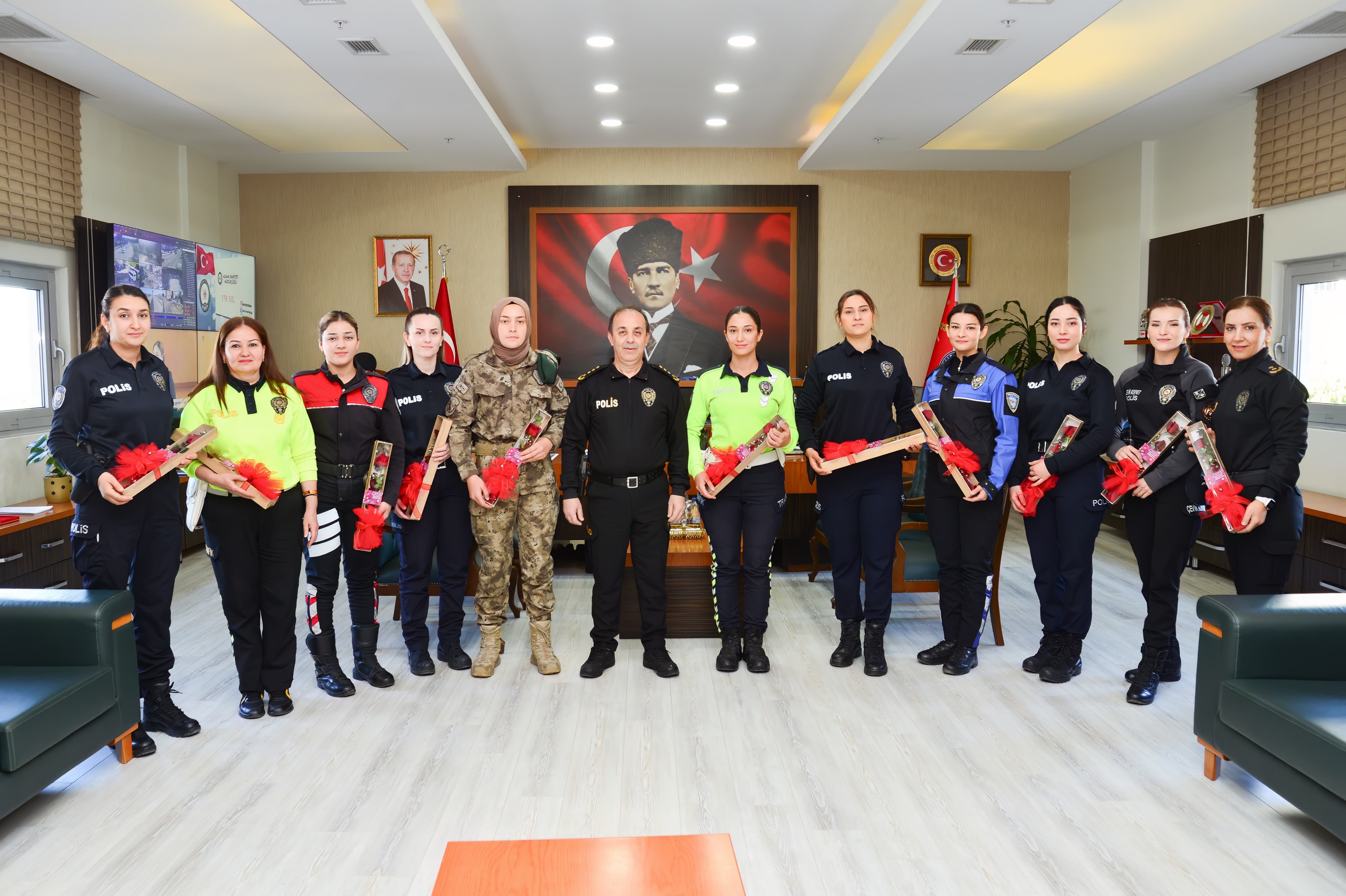 Kadınlar gününde 'Kadın polisler' unutulmadı