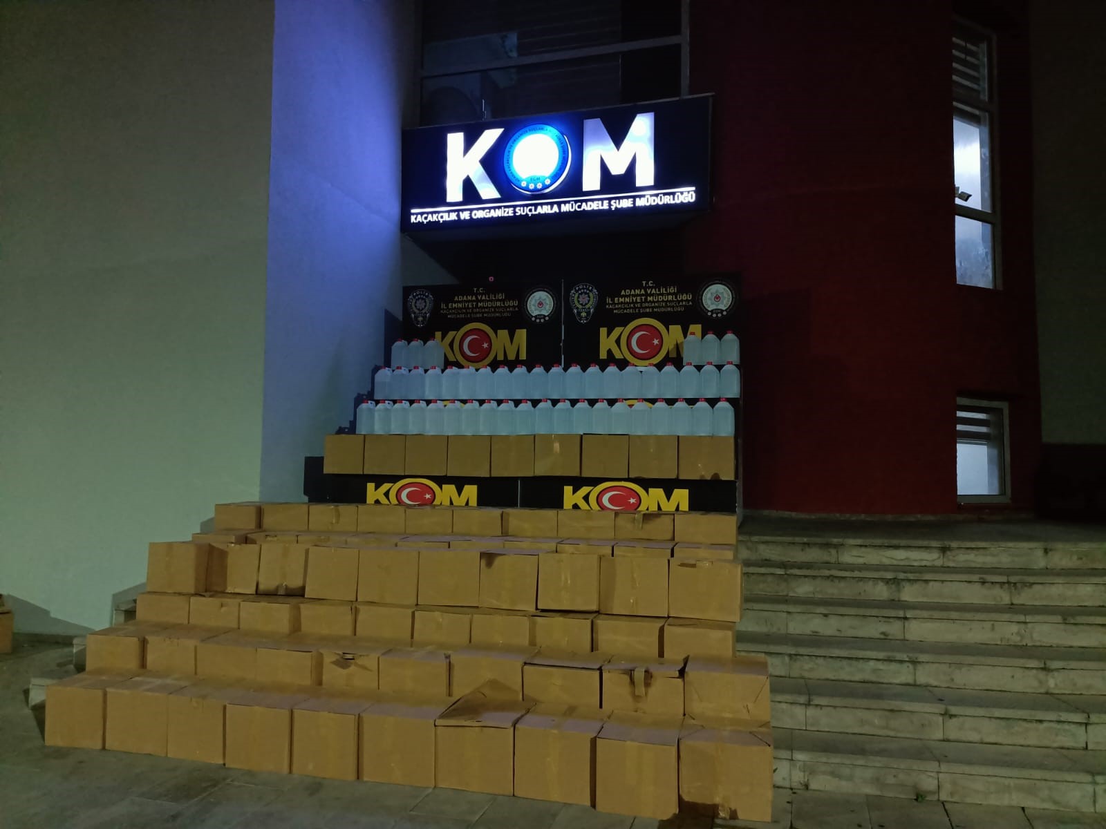 Adana'da 1 ton 690 litre kaçak etil alkol ele geçirildi