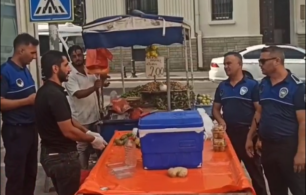 Zabıtadan seyyar satıcılara müdahale 