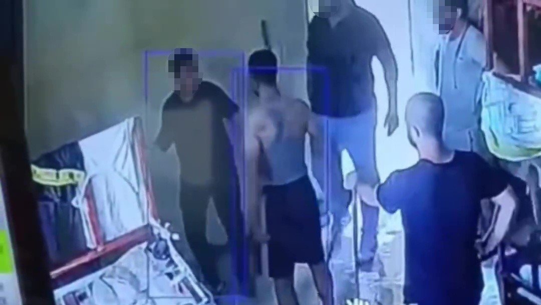 14 yaşındaki çocuğu darp edip zorla çalıştırdılar