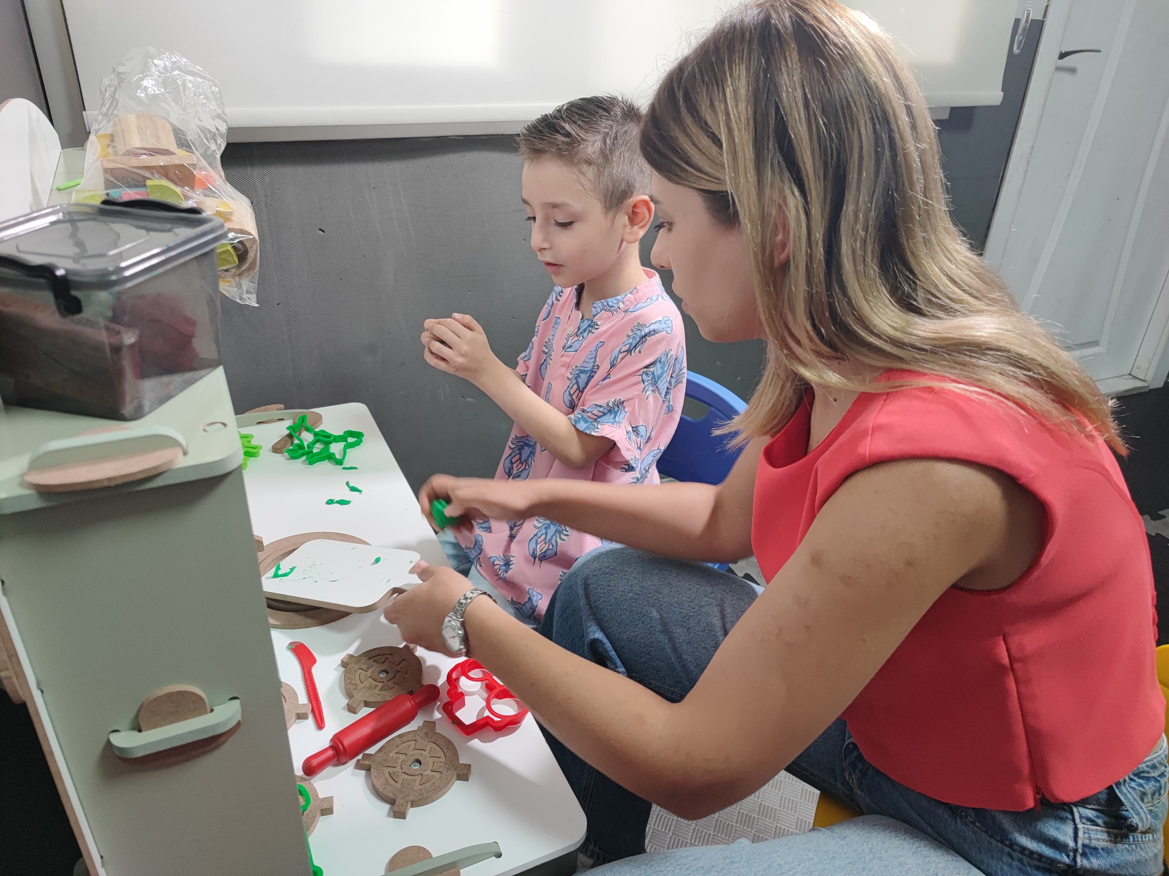 Otizm teşhisi konulan Doğukan, şimdi üstün zekâlı