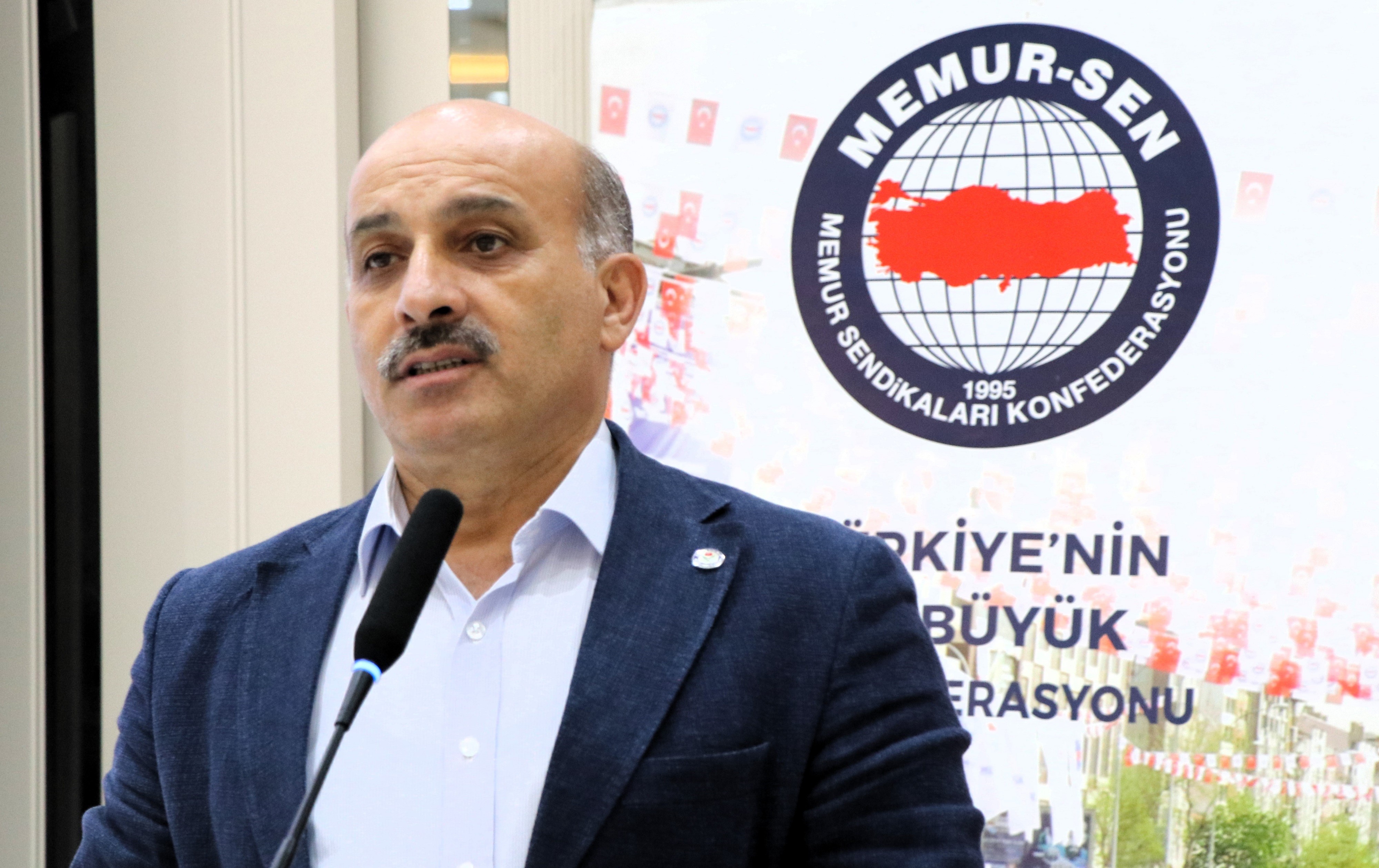 Eğitim-Bir-Sen Adana Şubesi zorunlu eğitim sistemini masaya yatırdı