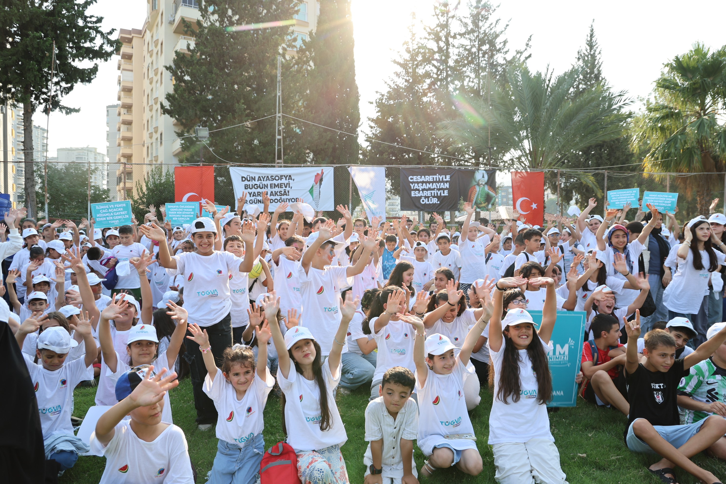 Yüzlerce öğrenci Kozan'da yaz spor şenliğinde buluştu
