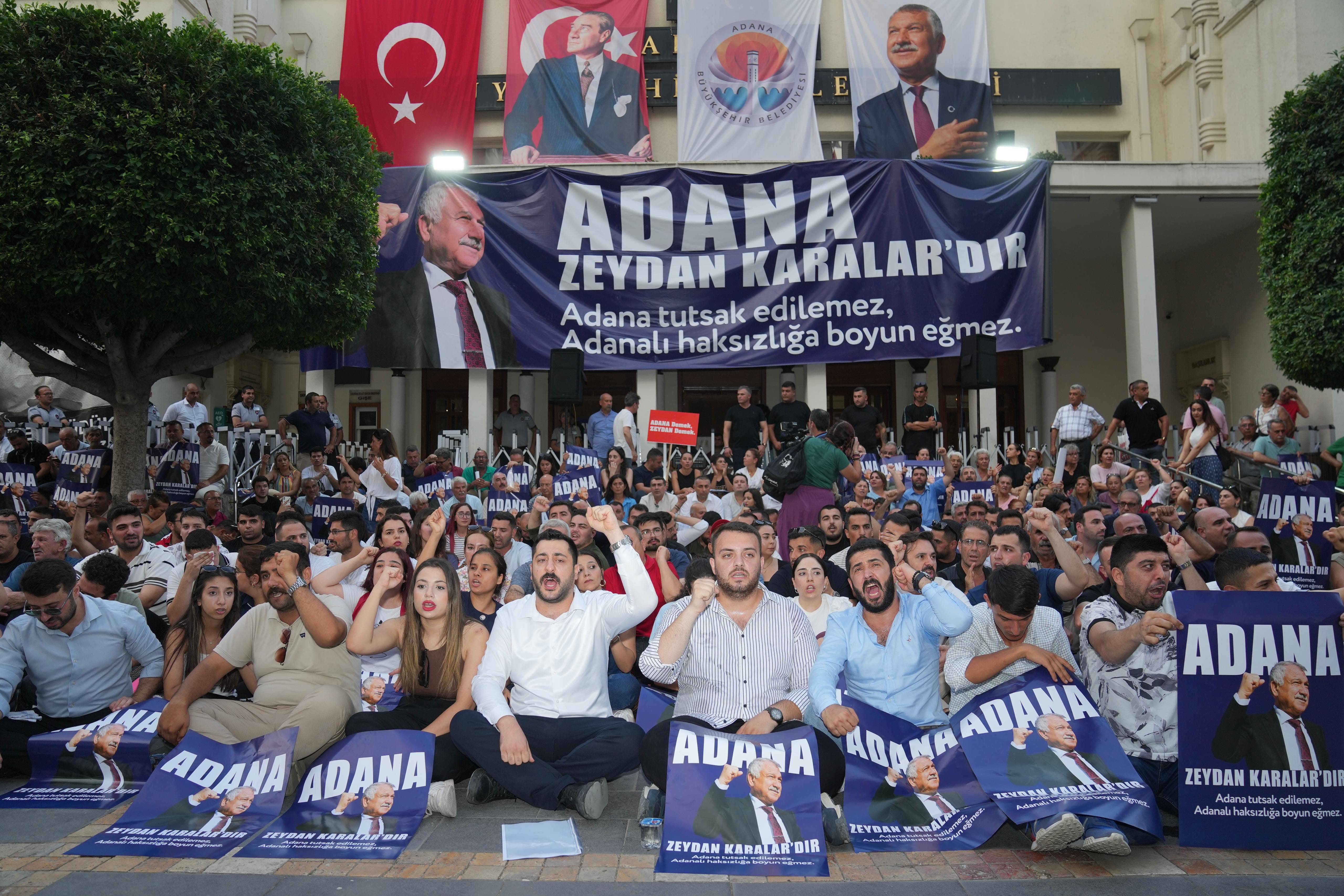 Anıl Tanburoğlu;''Başkanlarımız Serbest kalana kadar eylemler devam edecek''