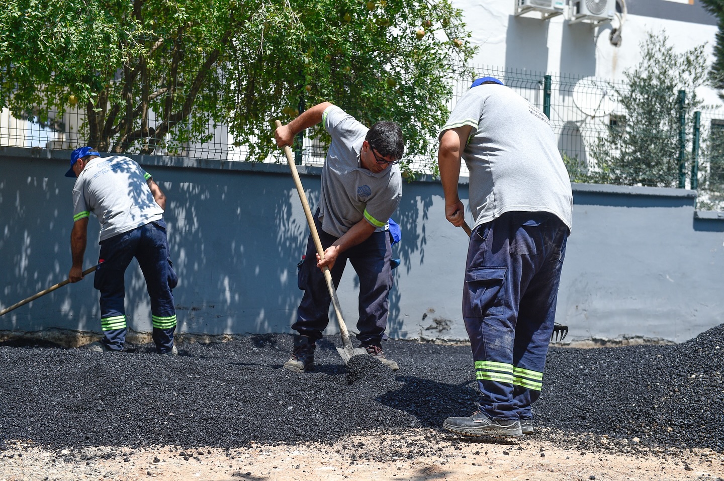 Seyhan'da asfalt mesaisi