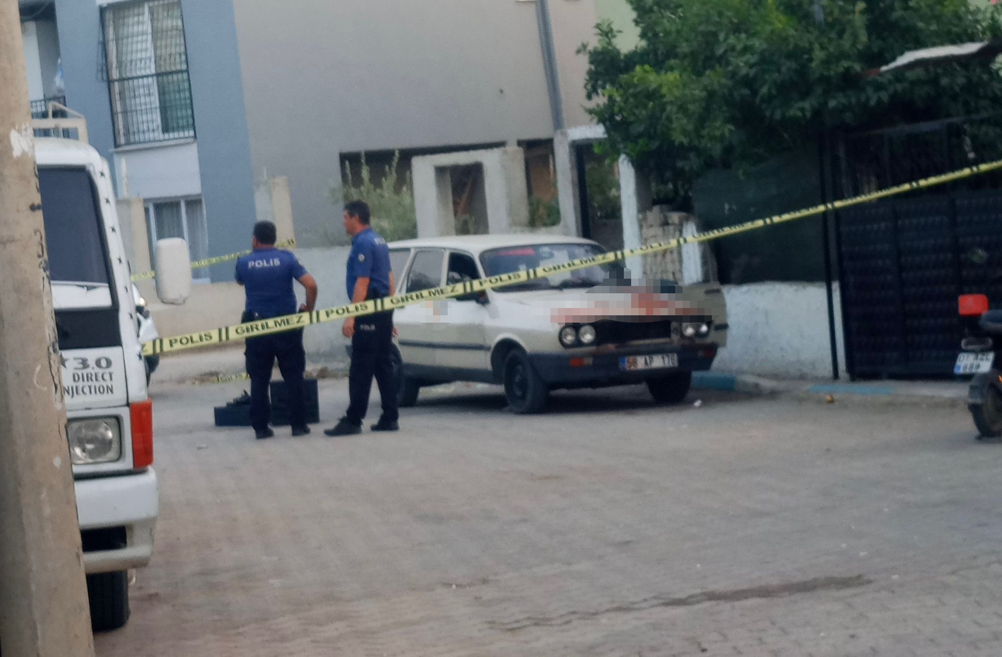 Seyir halindeki araca silahlı saldırı: 1 kişi ağır yaralandı