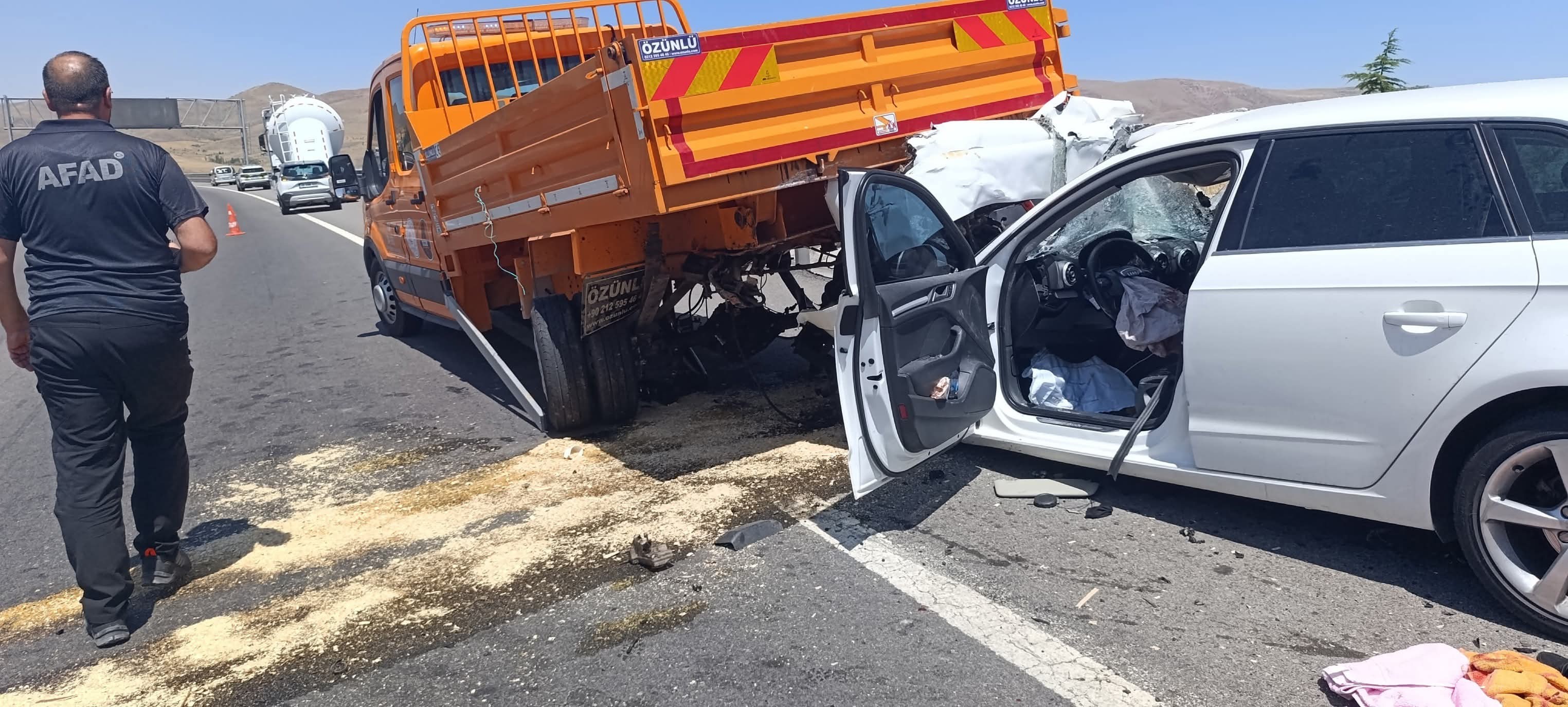 Otoyolda feci çarpışma: 2’si ağır 6 yaralı 