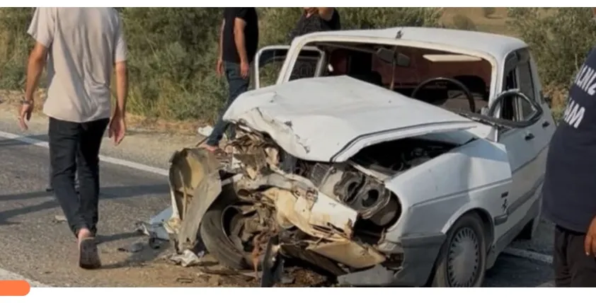 Karaisalı’da motosiklet ve i̇ki araç çarpıştı: 1 yaralı