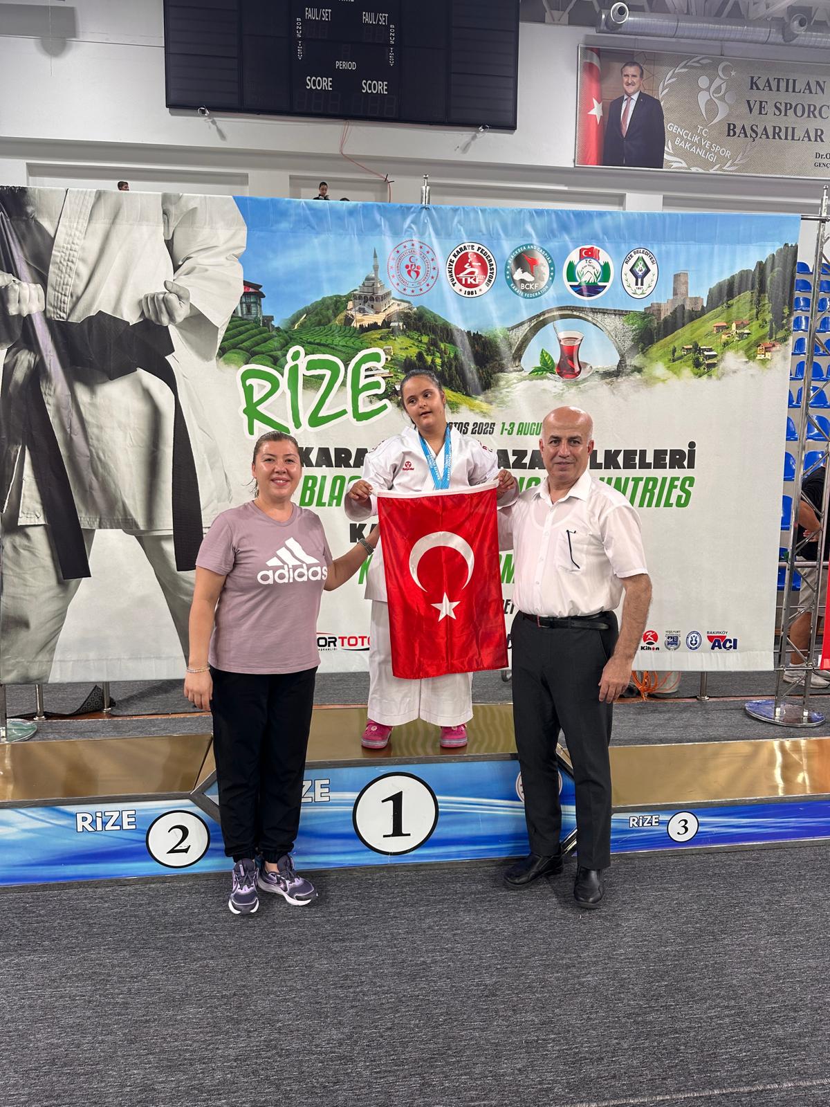 Adanalı Sporcu Ayşegül Reyyan Şimşek yine şampiyon oldu!