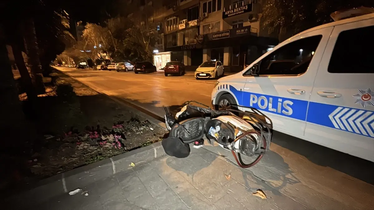 Adana sıcağında montla trafiğe çıkınca polise yakaladı
