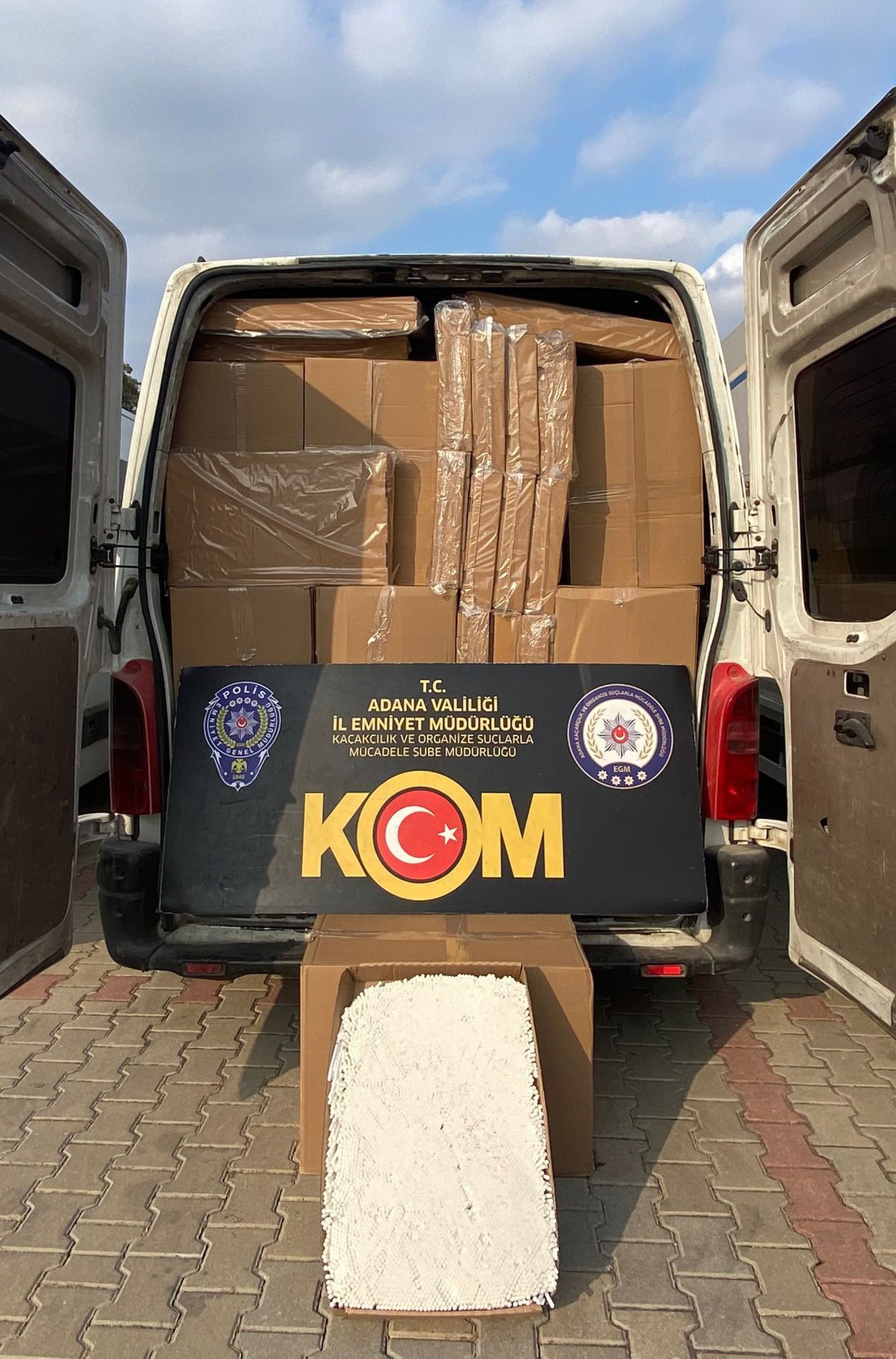 Adana'da 17 milyonluk kaçak doldurulmuş sigara ele geçirildi