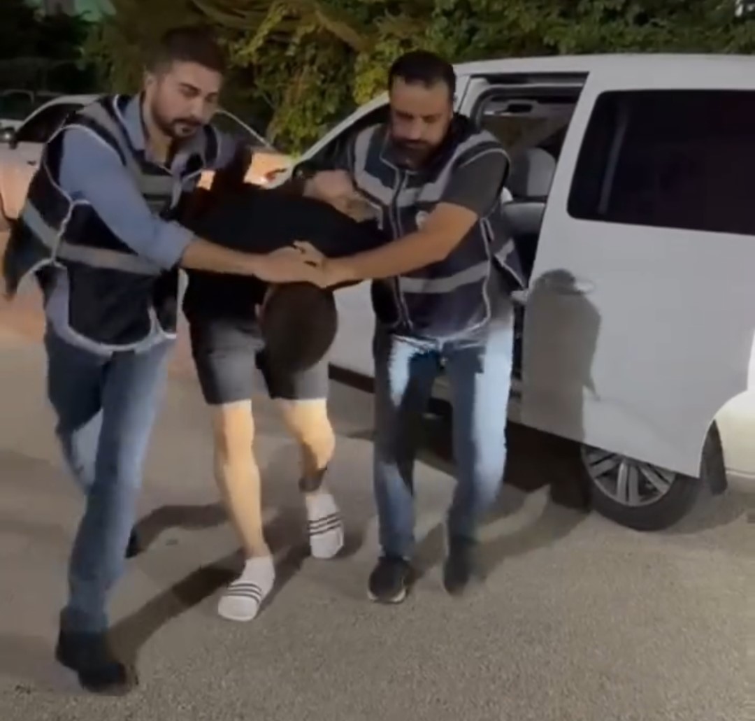 Motosiklet sürücüsüne hakeret edip saldırı girişiminde bulunan şahıslar yakalandı