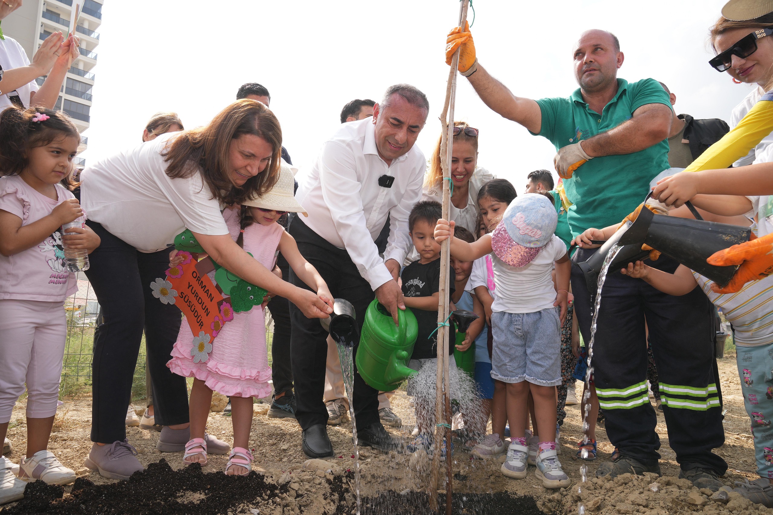 Fidanlar; yanan ormanlar, çocuklar ve Zeydan Karalar için dikildi