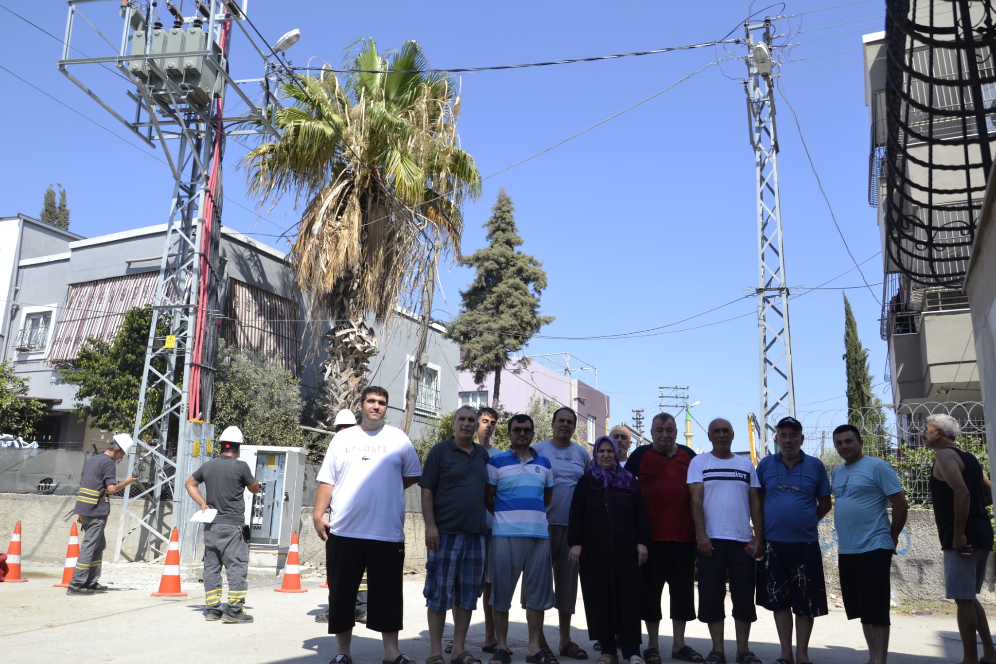 Adana'da yaşanan elektrik kesintileri isyan ettirdi